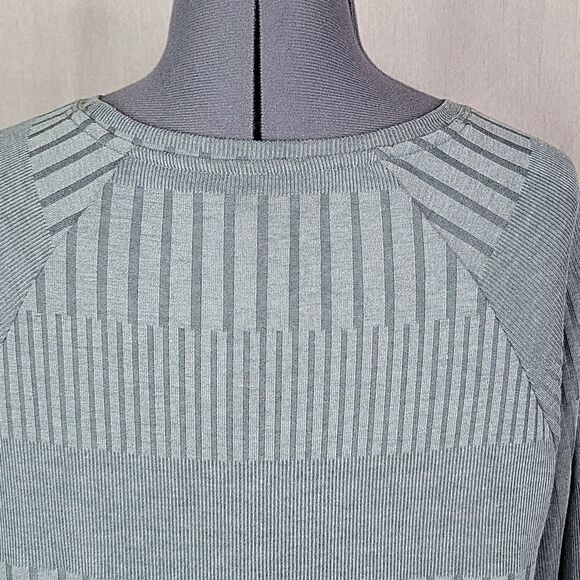 **SILVERWEAR Gray Striped Sweater Medium - Picture 6 of 8
